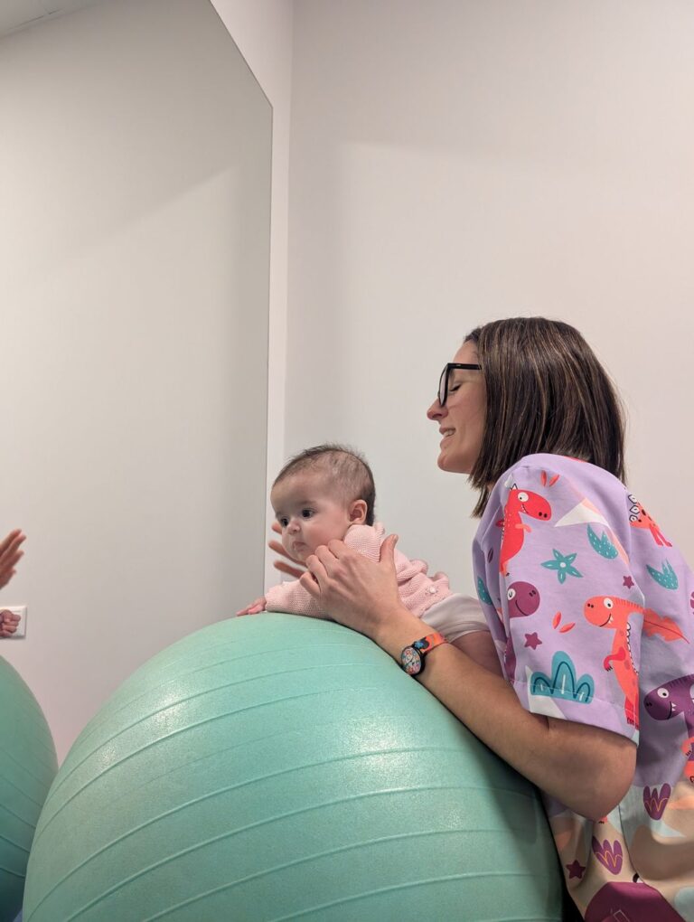 Sesión de fisioterapia pediátrica en Centro Micos (14)