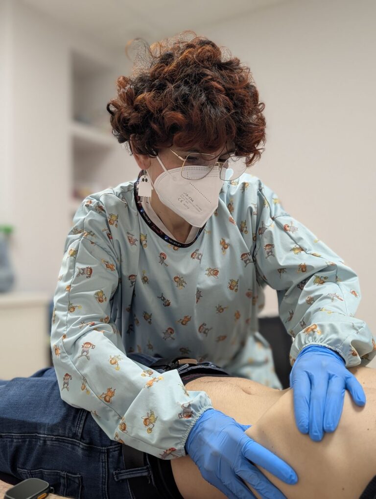 Sesión de fisioterapia respiratoria en Centro Micos (25)