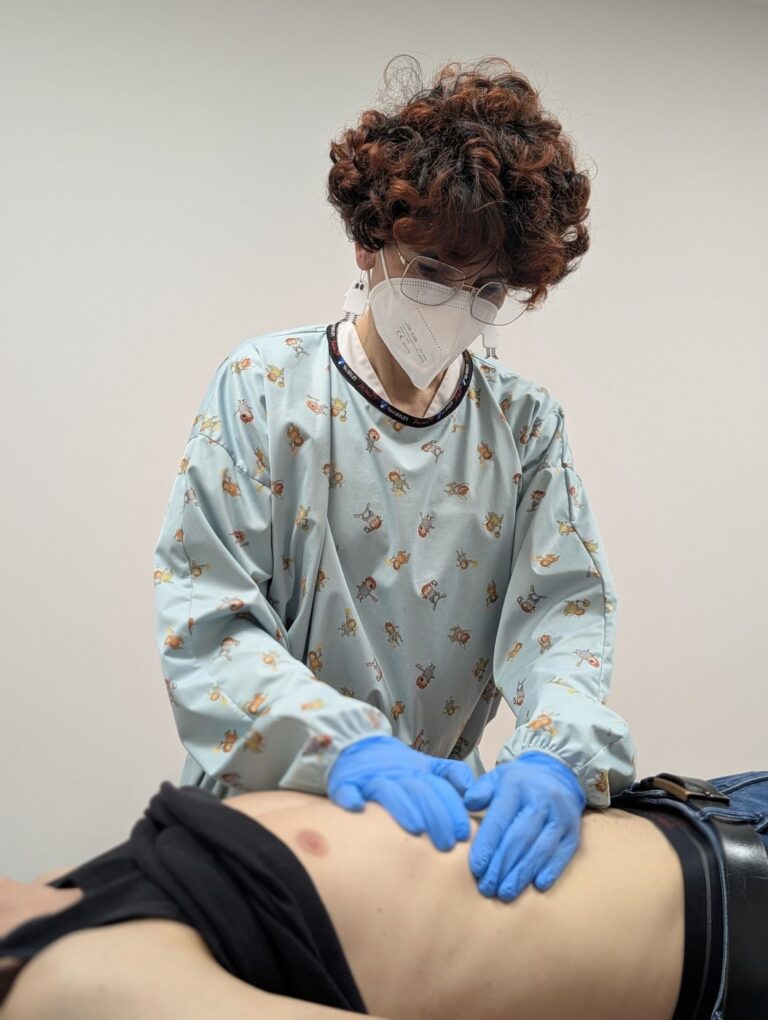 Sesión de fisioterapia respiratoria en Centro Micos (28)