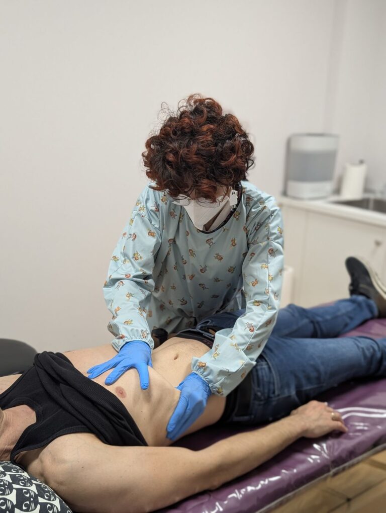 Sesión de fisioterapia respiratoria en Centro Micos (29)