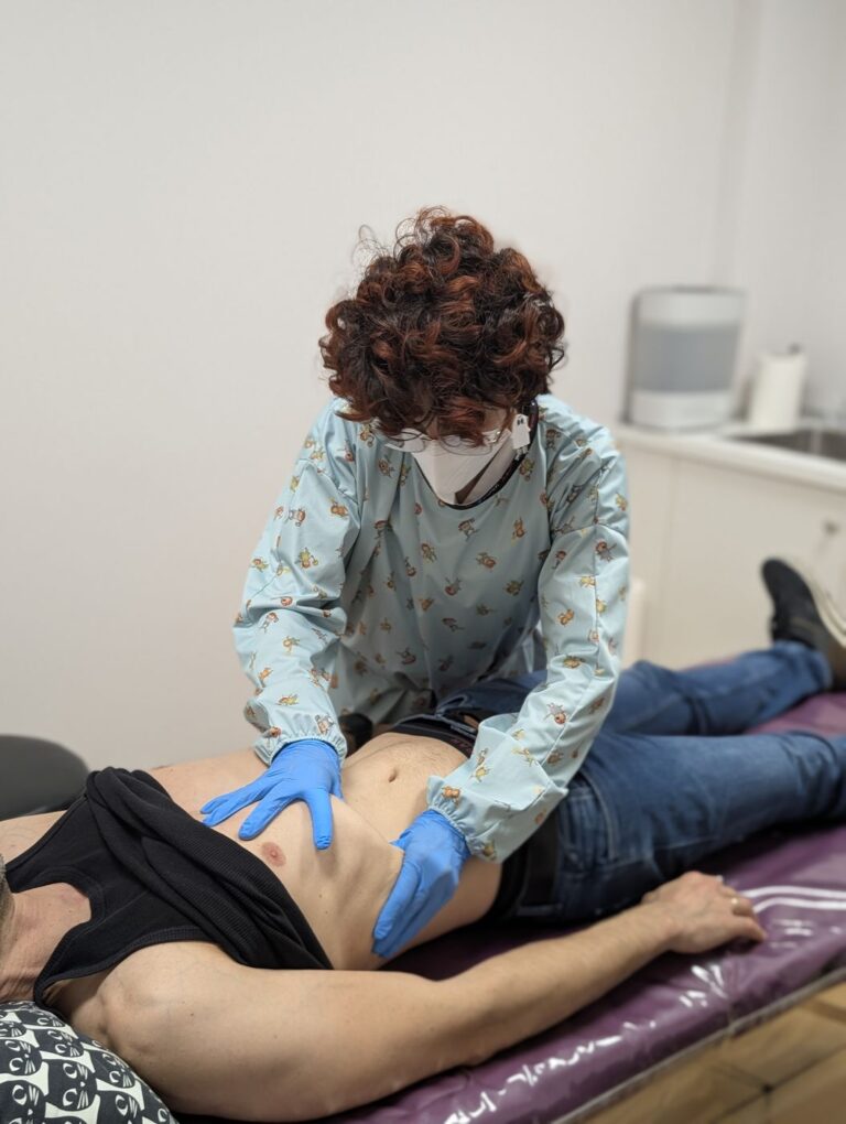 Sesión de fisioterapia respiratoria en Centro Micos (30)