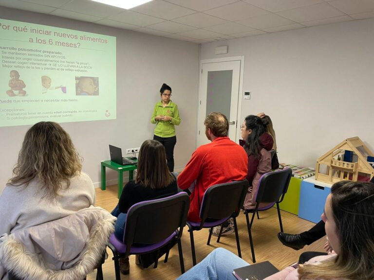 Taller para familias en el centro Micos