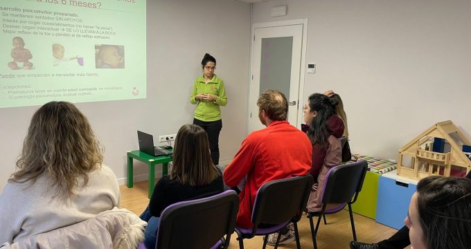 Taller para familias en el centro Micos