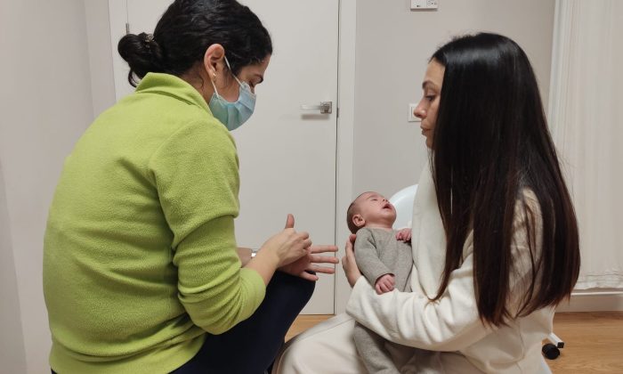 Valoración de un recién nacido junto a su madre