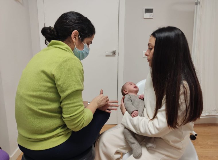 Valoración de un recién nacido junto a su madre